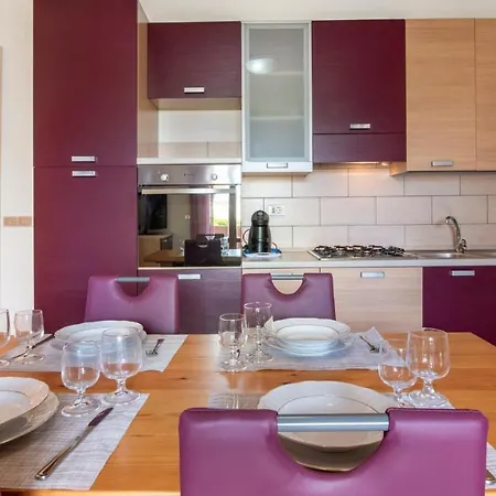 Welcomely - Lido 97 Beachfront Apartment *